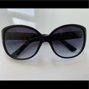 O by Oscar de la Renta Sunglasses